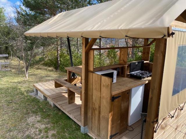 Camping Les Hauts De Rosans Exterior foto