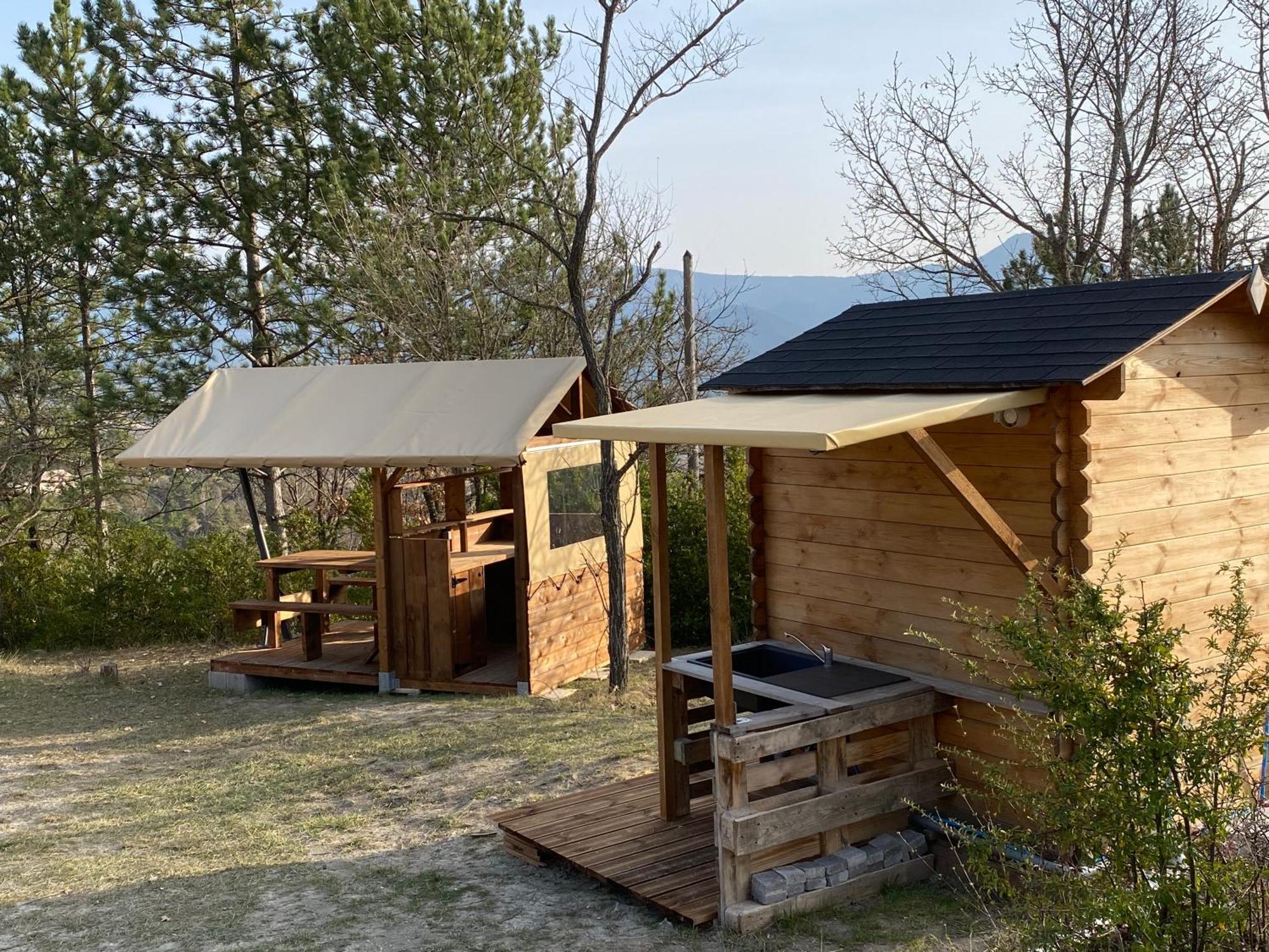 Camping Les Hauts De Rosans Exterior foto